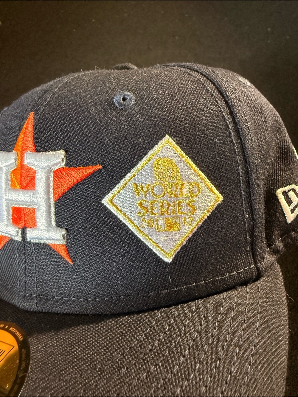 Hat with New Era sticker - Picture 4 of 9